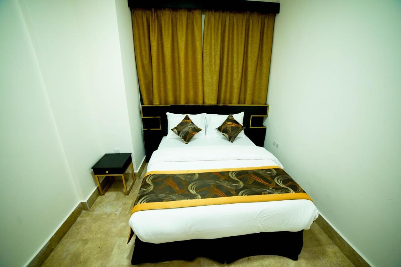 Star Emirates Downtown Hotel Салалах Екстериор снимка